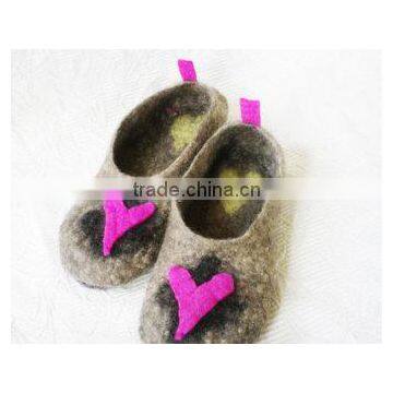 Best Selling Handmade Eco-friendly Love Symbol Felt Slippers