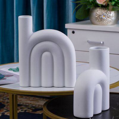 Creative Letter Simple Abstract White Indoor Ceradic Vase Soft Decor For Home TV Bench Table