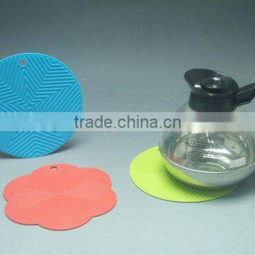 circular & plum blossom shape plastic food steamer coaster