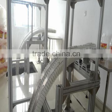 Vertical bottle lifting conveyor for bottle and carton lifting