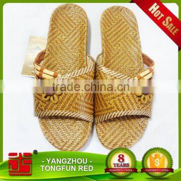 Hot sales open toe hand woven straw slipper with flowers logo