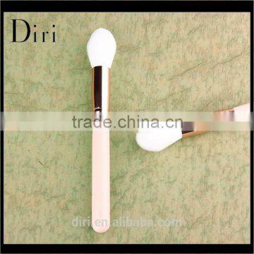 Flame Shape Wooden Handle Synthetic Hair Concealer Brush photo-2