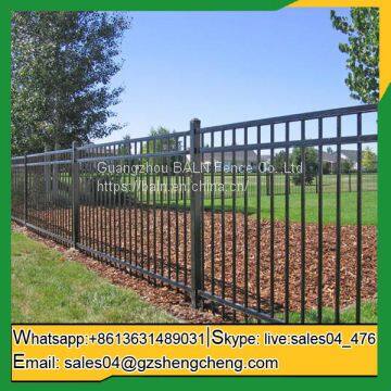 Tubular fence decorate with 3 rails for garden