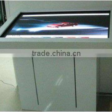 self-service information display touch screen kiosk / interactive table