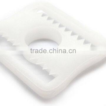 White Chin Strap Buckle in 1", Plastic Adjustable Buckle With Teeth, Plastic Adjustable Loop With Teeth in White photo-4