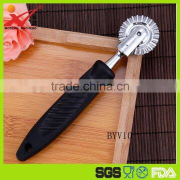 New design best quality stainless steel PP handle kitchen factory price pizza cutter