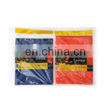 Customized colorful disposable no woven / PP table cloth free size for house hold use or restaurant