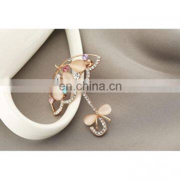 In 2017 the New South Korean new umbrella bow brooch style opal imported diamond brooch