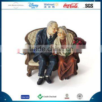 Attractive Design Polyresin Statue Senior Couple Polyresin Statue