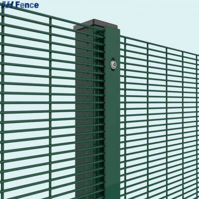 На заказ изготовляются панели ограждения из сварной сетки из оцинкованной проволоки высокого качества и большого сечения