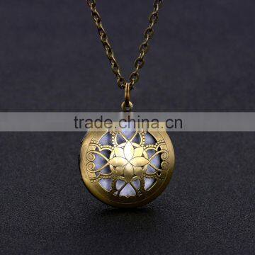 32mm Dream Catcher Design Metal Fillligree Locket Diffuser Pendant Essential Oil Diffuser Necklace Locket