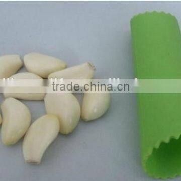 hotsale kitchen tool long shape & garlic shaped silicon garlic peeler