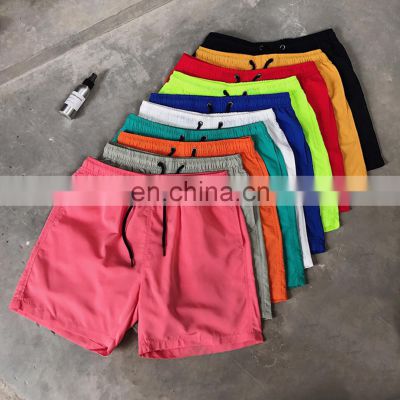 Wholesale stock beach shorts, polyester men running shorts mesh lining shorts for men with letter printing for promotion/