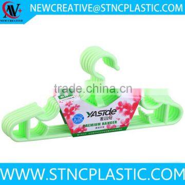 household clothes hangers plastic wholesale