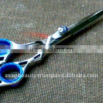 Scissor for professional users