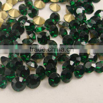 Low MOQ factory direct price emerald color pointback stone for fashion ornaments