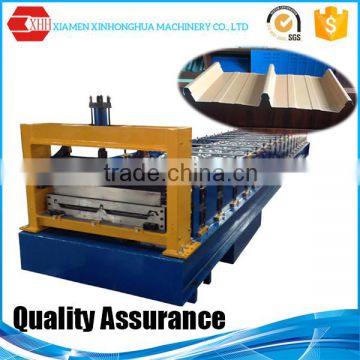 Joint hidden roof roll forming machine