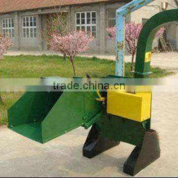 Wood chipper machine mounted on trator