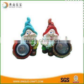 Garden decoration resin gnome with solar light