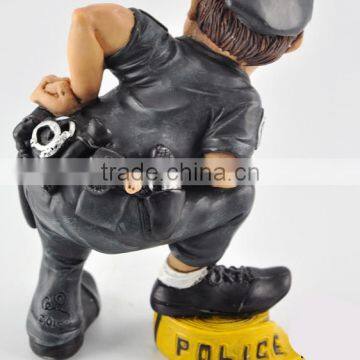 Cheap Promotinal Small Resin Police Figurines Wholesale photo-2