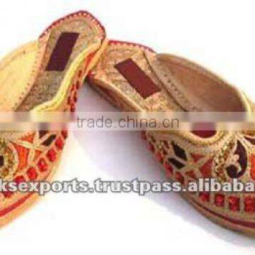 EMBROIDERY LADIES PUNJABI JUTIES