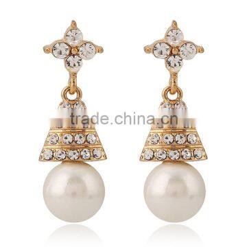 Pearl Pendant With Circular Cone Shape Design Magnetic Earrings