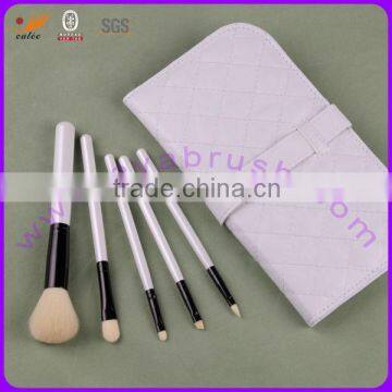 5-piece Tiny Travelling Cosmetic Brush Set with White Pouch