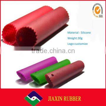 Eco-Friendly Wholesale Cheap Silicone Garlic Peeler Roller Magic Garlic Skin Remover photo-3