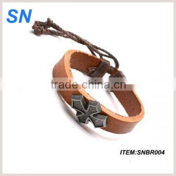 2013 fashion new design pretty thin silicone bracelet