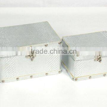 Simple silver alligator square jewelry box frame rivets