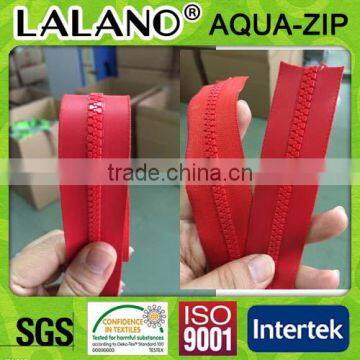 2015 TOP sale5# plastic zipper red teeth open end with slider