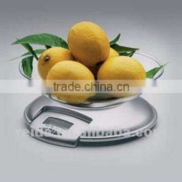 Digital kitchen scale with bowl