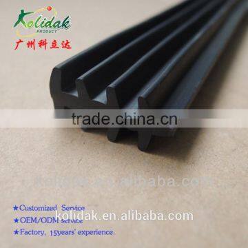 Plastic extrusion seal strip for al-alloy doo & window