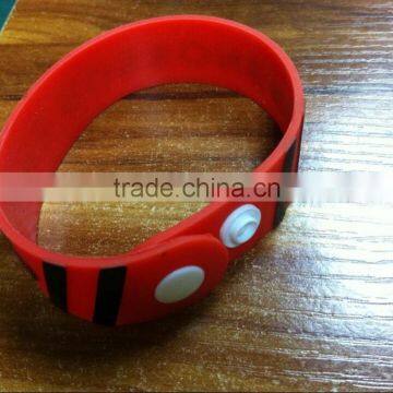 new arrival silicone bracelet with plastic button