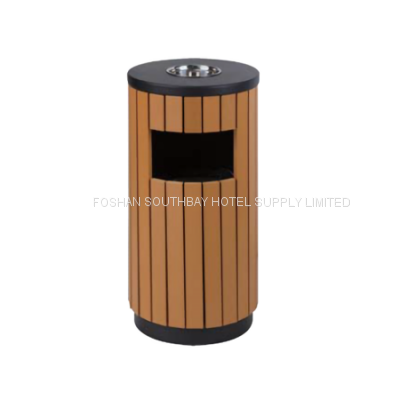 Outdoor waste bin for garden