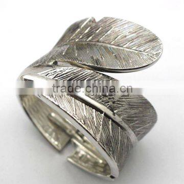 Hottest Wholesale Antique Silver Feather Alloy Cuff Bracelet