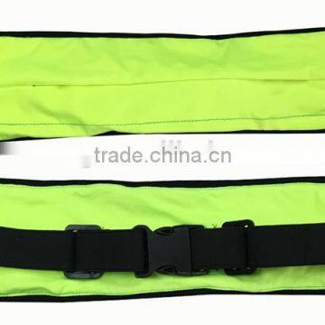 Battery free waist bag with self-powered safety LED light for night runner