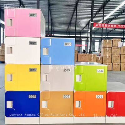 Armário de plástico ABS econômico em espaço com design empilhavel - Unidade de armazenamento compacta premium para recreação em parque aquático photo-1