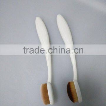 New Design White Tooth Shape Oval Foundation Brush photo-3
