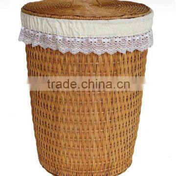 Natural rattan laundry basket with lining and lid