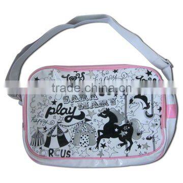 2013 white beautiful pu leather hand bag printed English letter