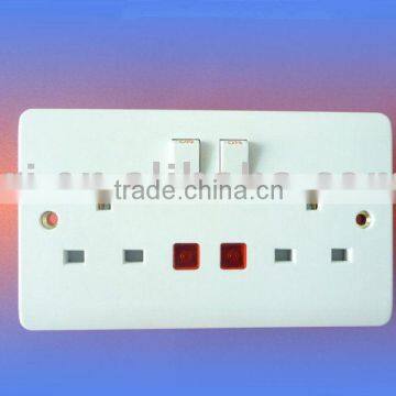 13a switch socket with lamp