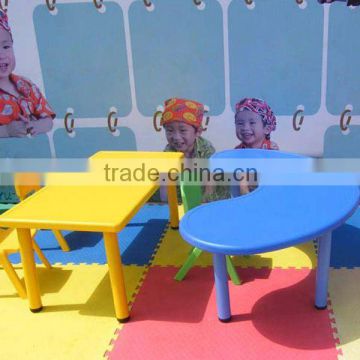 creche table and chairs