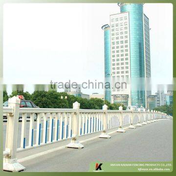 Plastic street traffic dividing guardrail