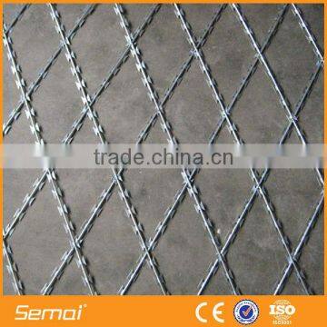 China Factory Hot Dipped Galvanized BTO-10 Concertina Razor Barbed Tape Wire