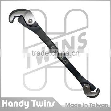 Dual Jaw Self-Adjusting Quick Wrench