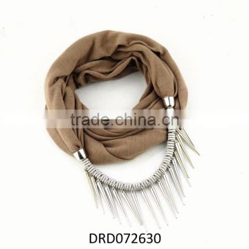 DIY woman scarf with jewelry stone