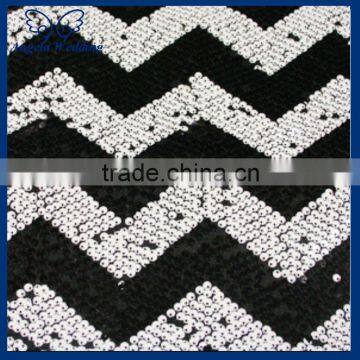 CL003F Whol hot sale polyester champagne and white metallic sequin sequence chevron black and white sequin table cloth