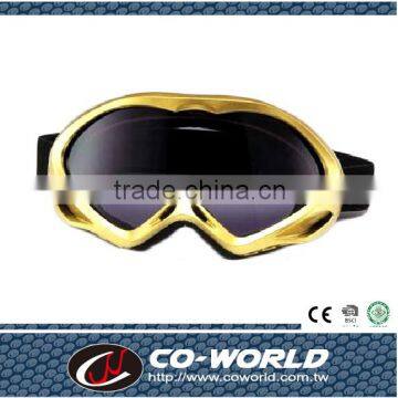 Boys Like sports ski goggles, cool styling, safety design, guaranteed quality, made in Taiwan