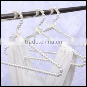 Fashion Plastic Pearl Bow Shirt Clothes Hangers Anti-Slip for Adult Top,custom Plastic Hanger Manfuacturer photo-2